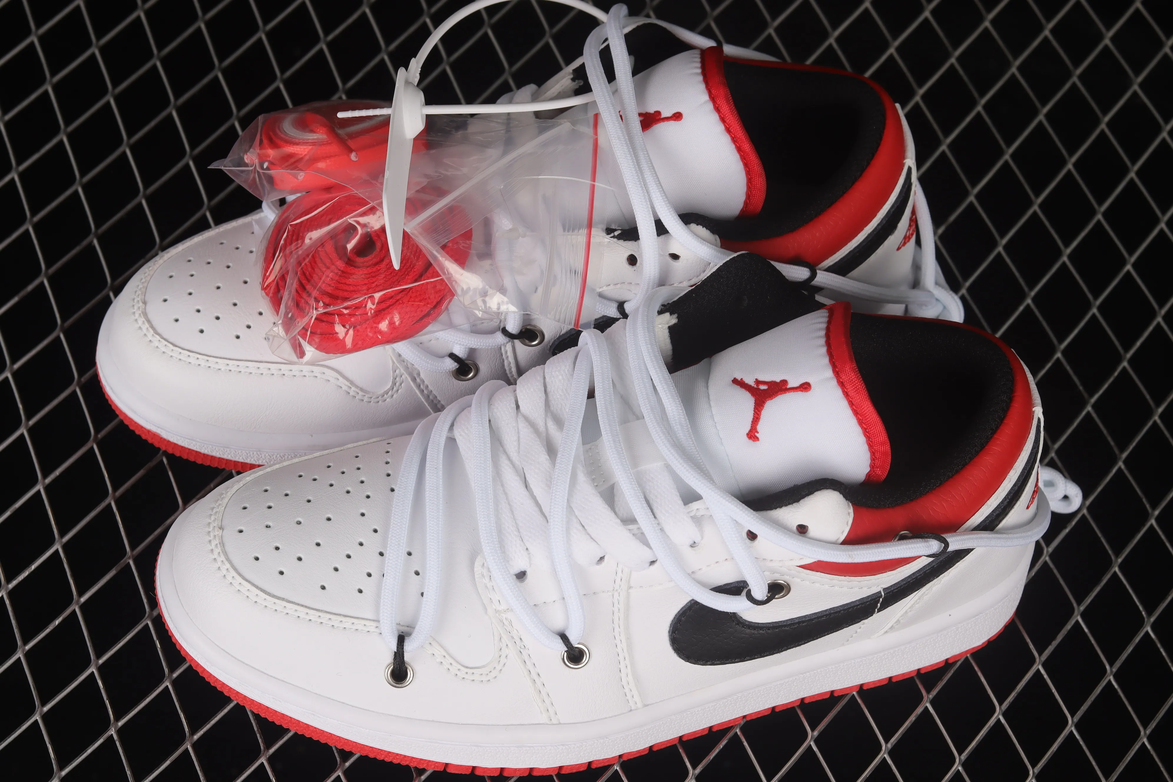 All categories Air Jordan Jordan series basketball shoes Air Jordan 1 Low Air Jordan 1 Low AJ1 Joe 1 customized version Vibe flavor deconstruction sports culture basketball shoes 553558-118